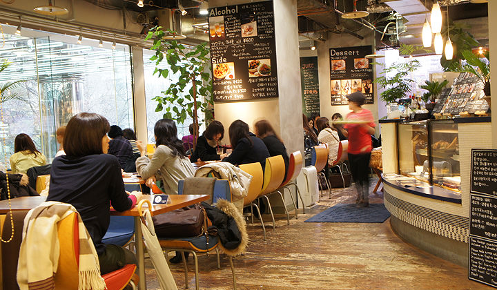 21年最新 天神駅周辺で電源 Wi Fiが使えるカフェ16選 みんなの貸会議室 福岡市 博多 天神の貸会議室